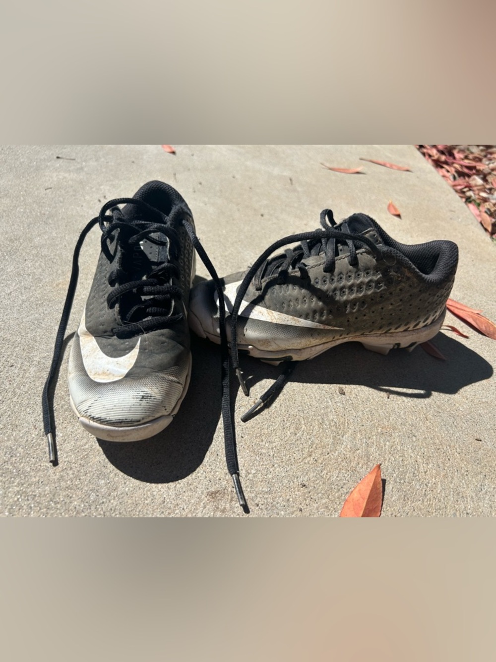 Nike Kids 1.5Y Baseball cleats
